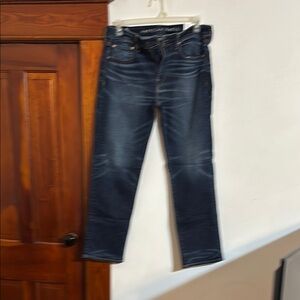 Men's American Eagle Dark Blue Jeans size 34/32z never been worn with tags.
